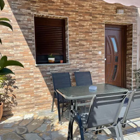 Felicia's House Semesterbostad Agria